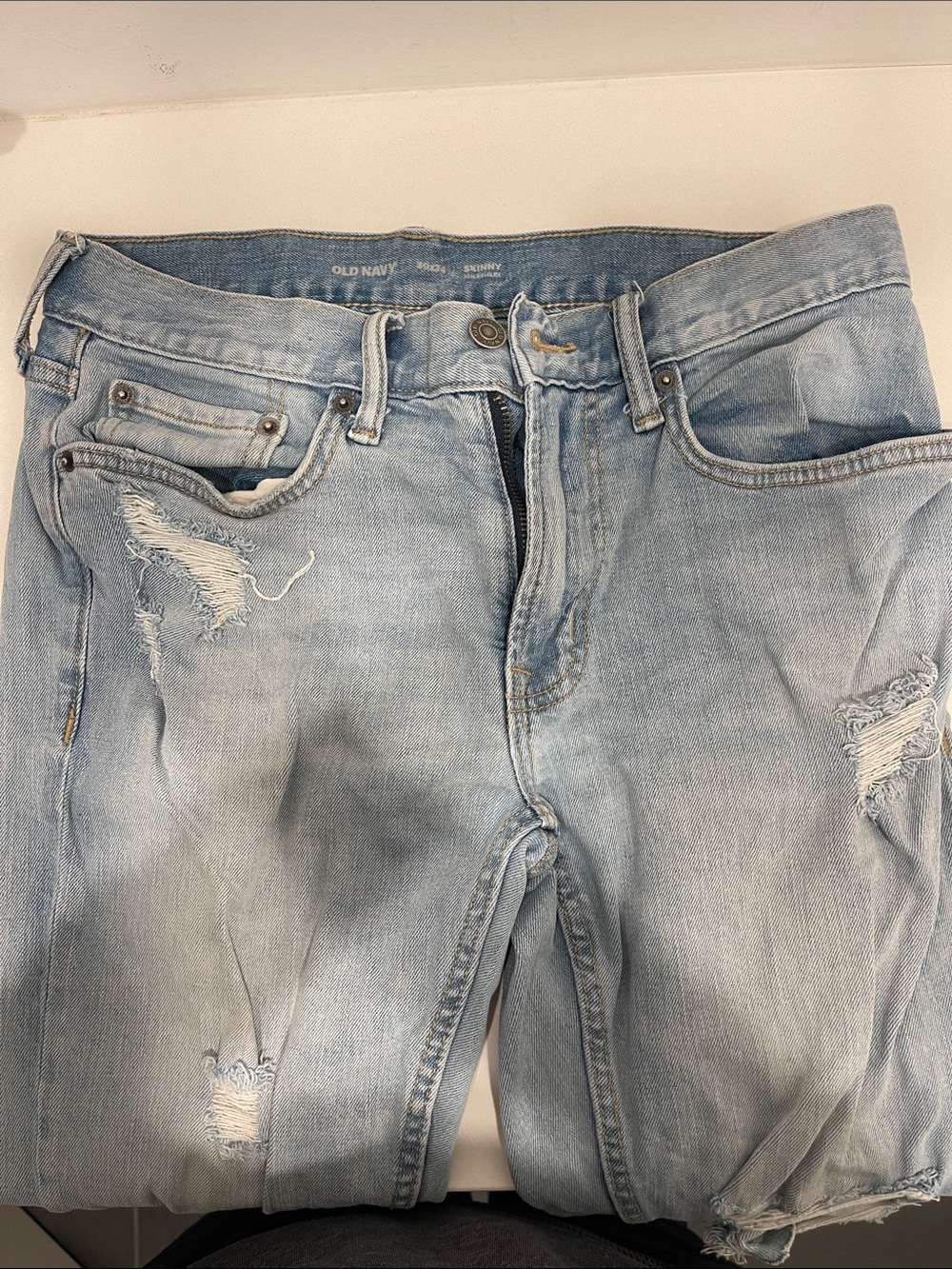 Men’s distressed jeans